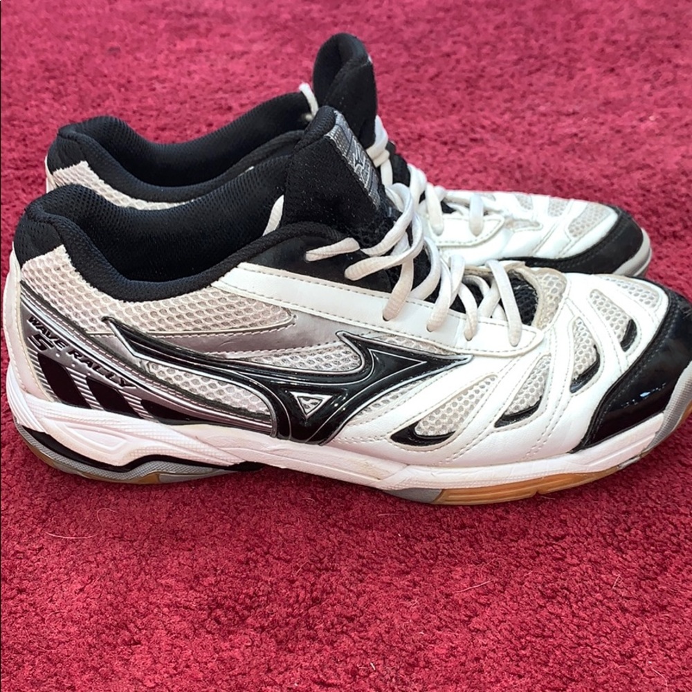 Shoes - Picture 3 of 4